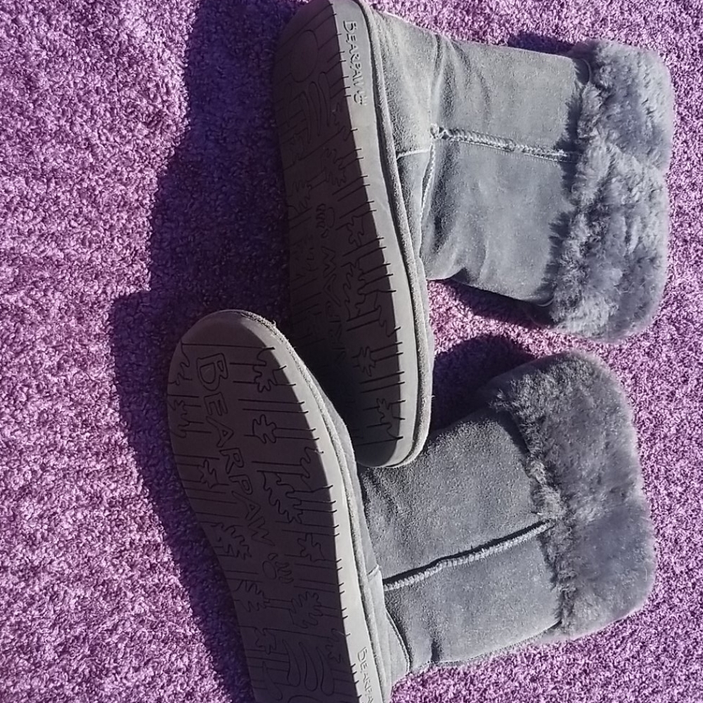 Grey barely worn bearpaw cloth boots